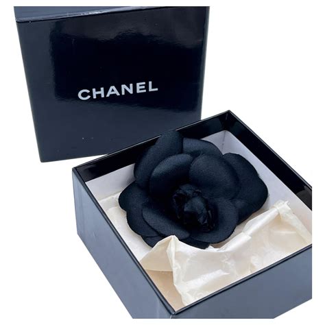 broche camelia Chanel prix